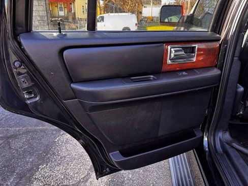 Used 2015 Lincoln Navigator 4WD image 21