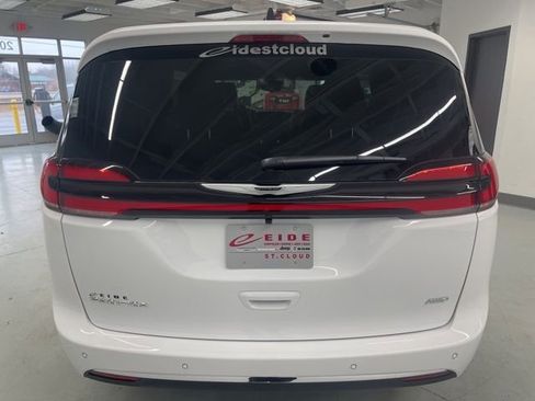 New 2026 Chrysler Pacifica Select AWD/4WD image 7