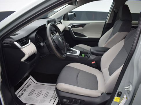 Used 2021 Toyota RAV4 XLE image 13