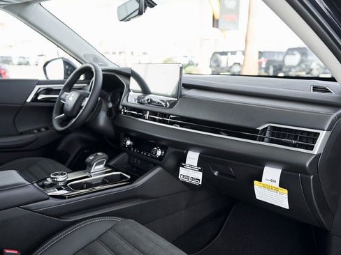 Used 2025 Mitsubishi Outlander SE image 27