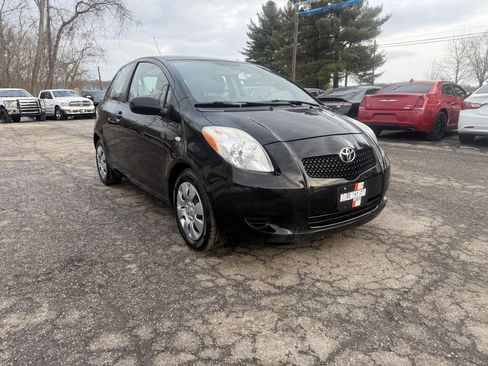 Used 2008 Toyota Yaris 2-Door Hatchback image 2