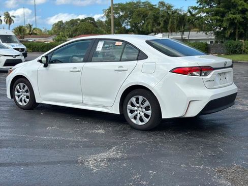 Used 2024 Toyota Corolla LE FWD image 5