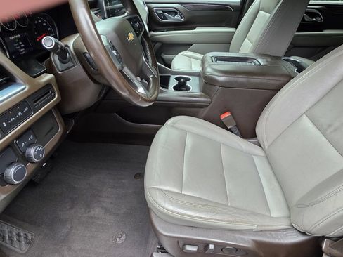 Used 2021 Chevrolet Suburban LT RWD image 6