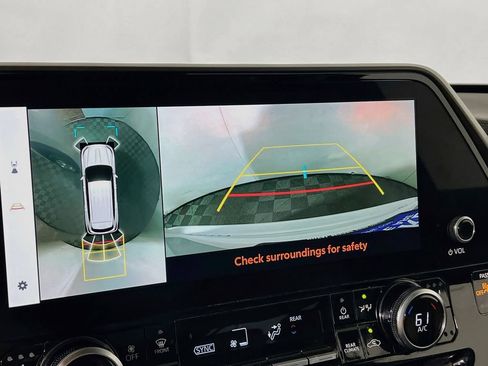 Certified 2023 Toyota Highlander Limited AWD/4WD image 12