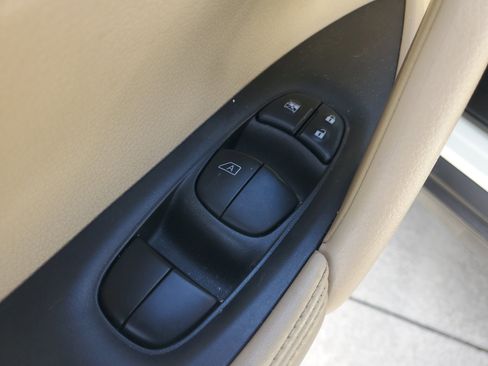 Used 2018 Nissan Rogue SL w/ Premium Package image 24