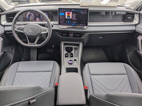New 2025 Volkswagen Tiguan SE image 15