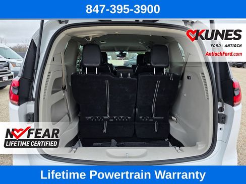 Used 2024 Chrysler Pacifica Touring-L FWD image 25