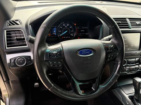 Used 2016 Ford Explorer XLT w/ Equipment Group 202A AWD/4WD image 12