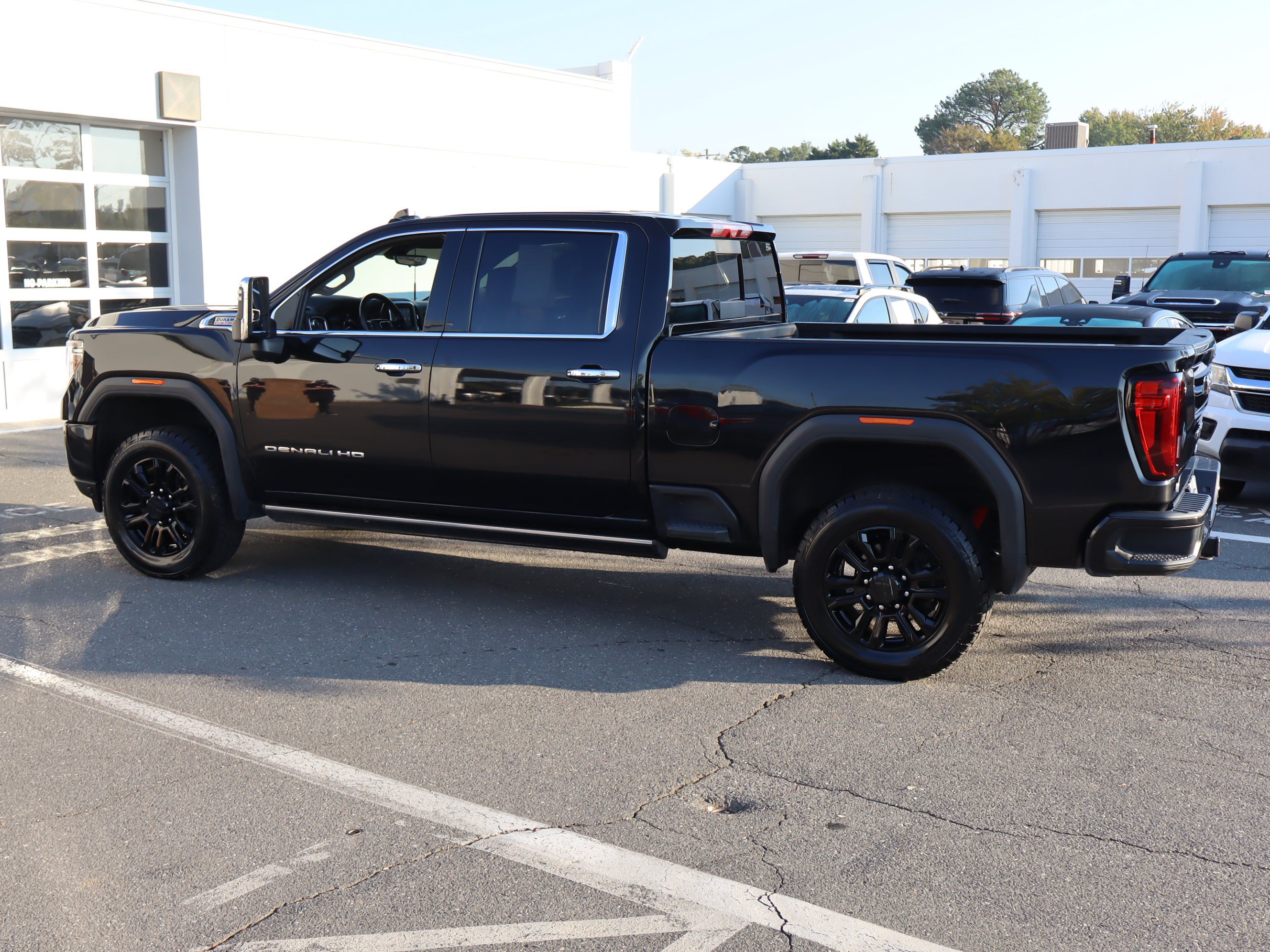 Used 2023 GMC Sierra 2500 Denali w/ Denali Black Diamond Edition AWD/4WD image 8