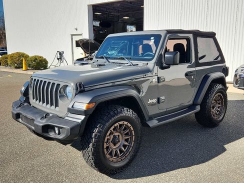 Used 2019 Jeep Wrangler Sport image 3