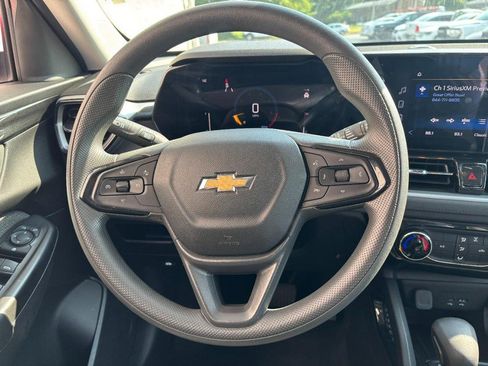 Used 2025 Chevrolet TrailBlazer LT AWD/4WD image 16