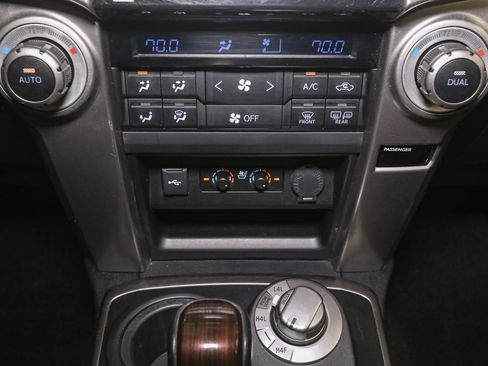 Used 2022 Toyota 4Runner Limited AWD/4WD image 31