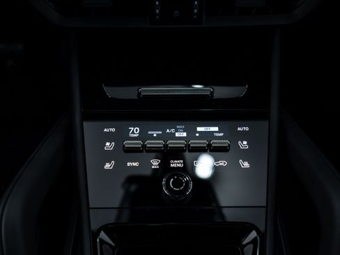 Certified 2025 Porsche Cayenne image 18