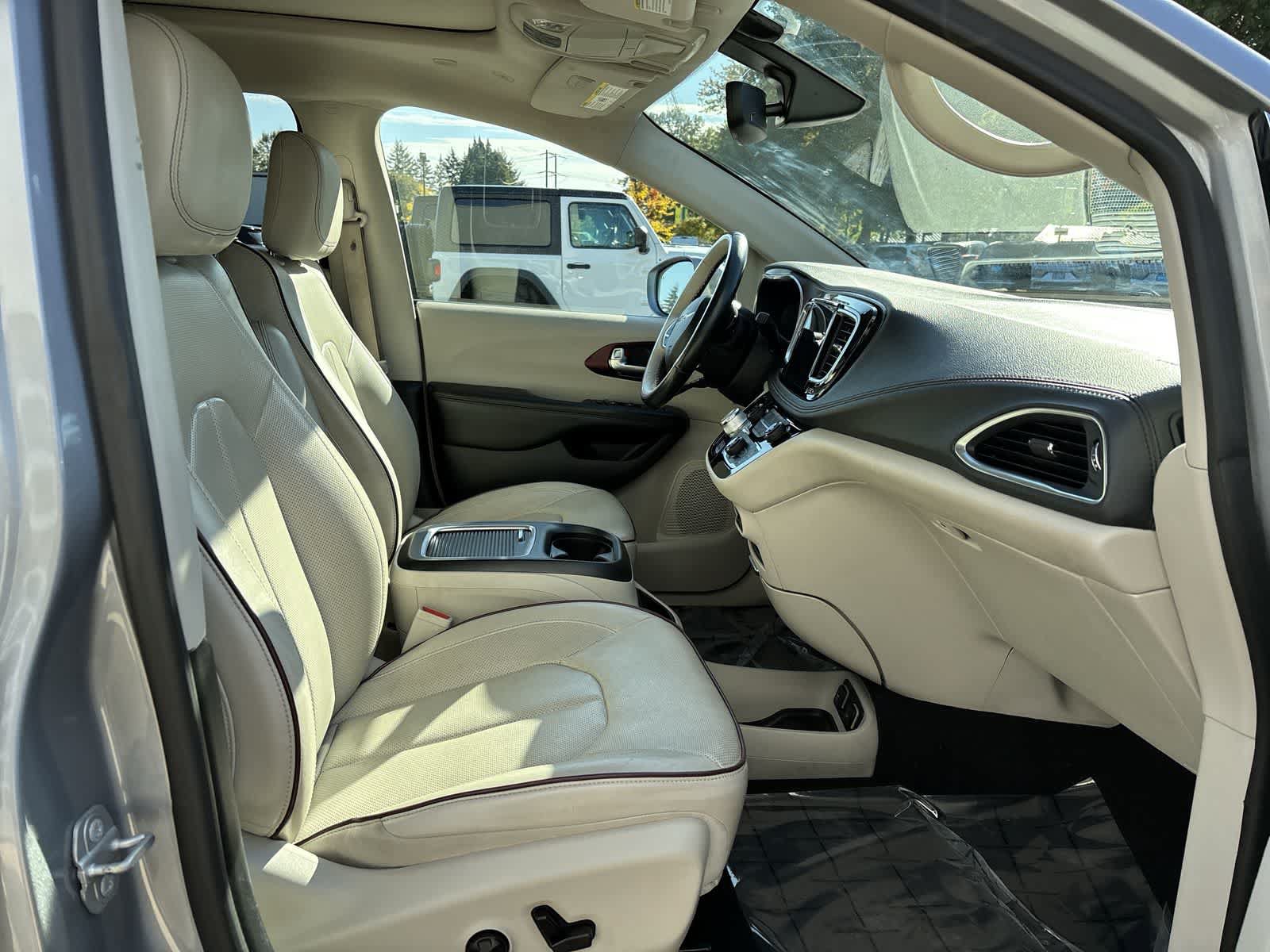 Used 2020 Chrysler Pacifica Limited FWD image 7