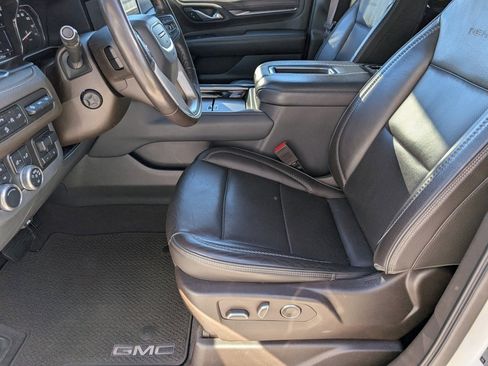Used 2021 GMC Yukon Denali w/ Denali Premium Package image 27
