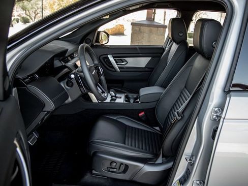 Used 2024 Land Rover Discovery Sport Dynamic SE image 14