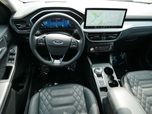 Used 2023 Ford Escape Platinum w/ Premium Technology Package AWD/4WD image 19