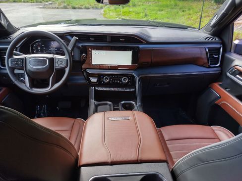 Used 2025 GMC Sierra 3500 Denali Ultimate image 13