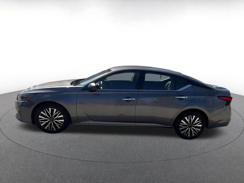 Used 2025 Nissan Altima 2.5 SV image 8