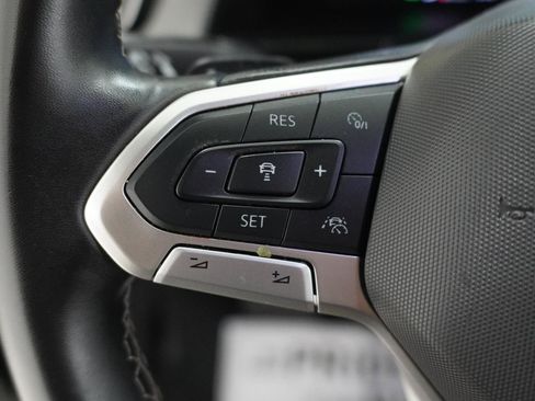 Used 2024 Volkswagen Atlas Cross Sport SE w/ Panoramic Sunroof Package FWD image 8