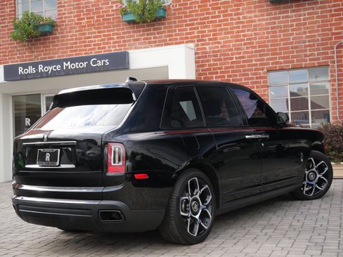 Used 2020 Rolls-Royce Cullinan Black Badge image 2