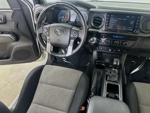 Used 2022 Toyota Tacoma TRD Off-Road w/ Technology Package AWD/4WD image 17
