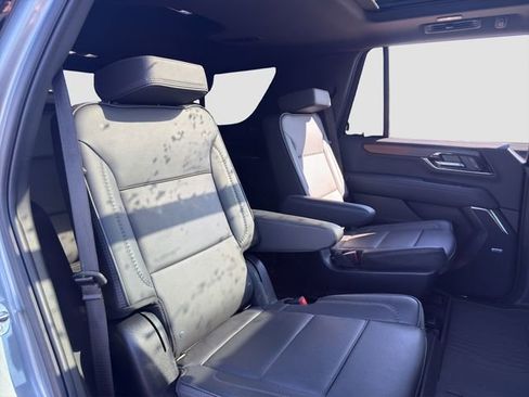 Used 2025 GMC Yukon Denali w/ Denali Reserve Package image 18