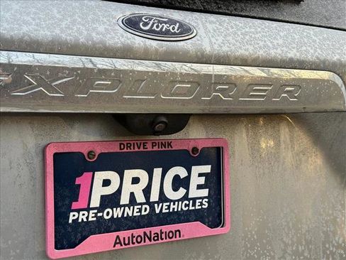 Used 2020 Ford Explorer XLT image 10
