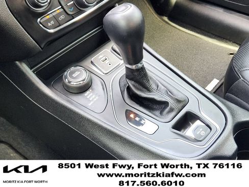 Used 2021 Jeep Cherokee Latitude Lux w/ Comfort/Convenience Group AWD/4WD image 19