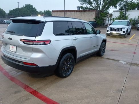 Used 2024 Jeep Grand Cherokee L Laredo image 7