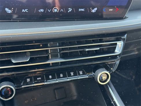 Certified 2025 Chevrolet Traverse LT image 16