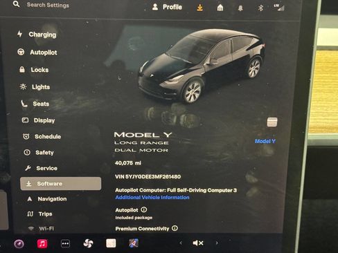Used 2021 Tesla Model Y Long Range image 32
