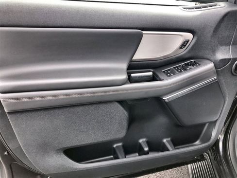 New 2025 Ford Expedition Active image 13