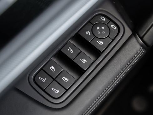 Certified 2025 Porsche Cayenne image 19