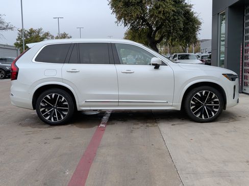 Used 2025 Volvo XC90 B6 Plus image 10