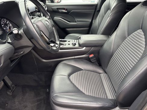 Used 2021 Toyota Highlander XSE image 18