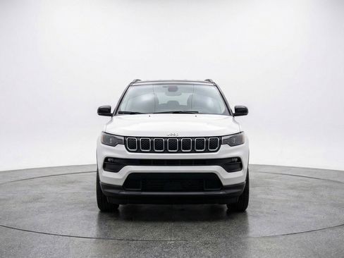 Used 2025 Jeep Compass Limited image 2
