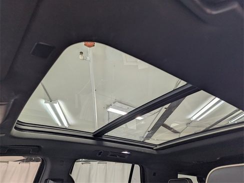 Used 2021 GMC Yukon SLT w/ SLT Premium Package image 15