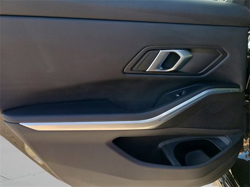 Used 2025 BMW 330i Sedan image 19