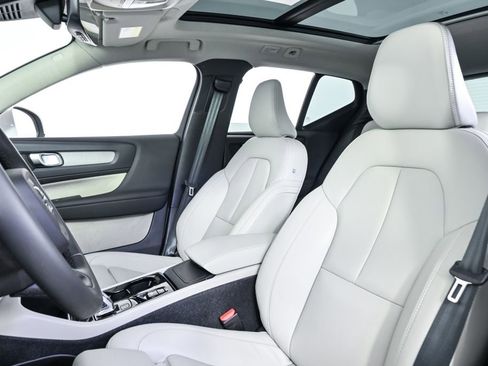 Certified 2024 Volvo XC40 B5 Ultimate w/ Protection Package AWD/4WD image 7