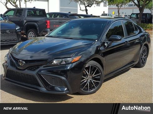 Used 2024 Toyota Camry SE FWD image 1