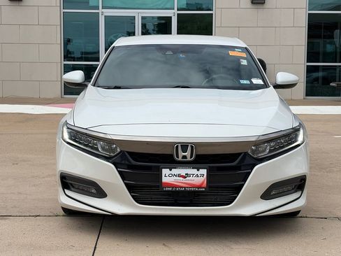 Used 2018 Honda Accord Sport image 3