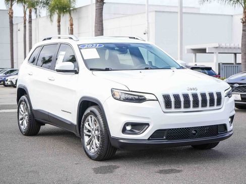 Used 2021 Jeep Cherokee Latitude Lux FWD image 3