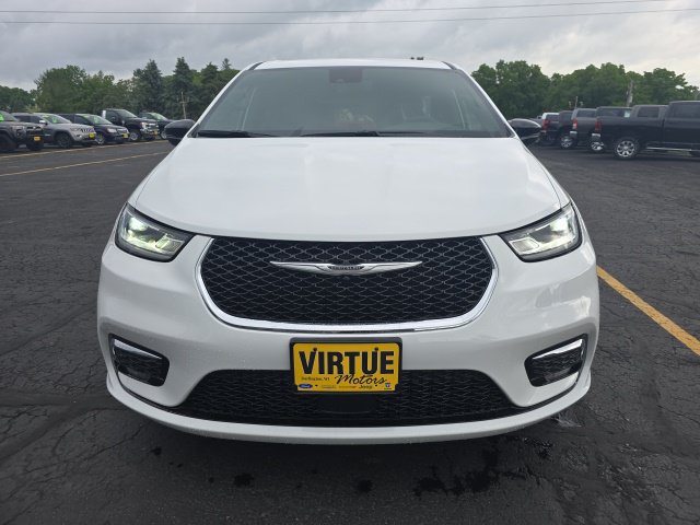 New 2025 Chrysler Pacifica Select w/ Uconnect Theater Family Group AWD/4WD image 2