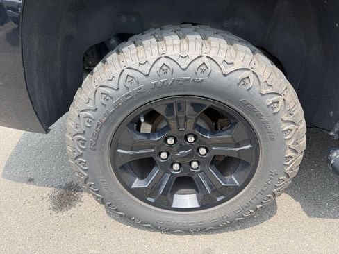 Used 2019 Chevrolet Tahoe LT w/ Z71 Midnight Edition AWD/4WD image 9