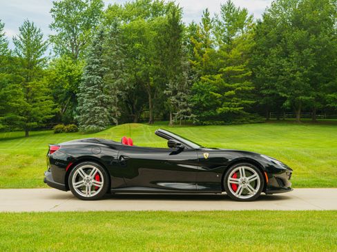 Used 2019 Ferrari Portofino RWD image 14