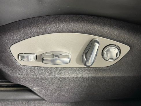 New 2026 Porsche Macan image 29