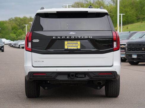 Used 2025 Ford Expedition Active AWD/4WD image 4