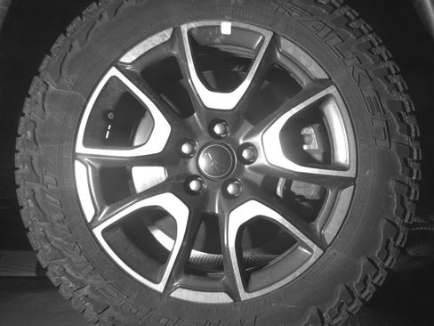 Used 2025 Jeep Compass Trailhawk AWD/4WD image 13