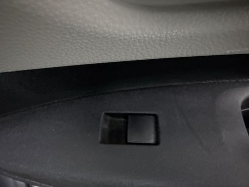 Used 2021 Toyota Corolla LE FWD image 30